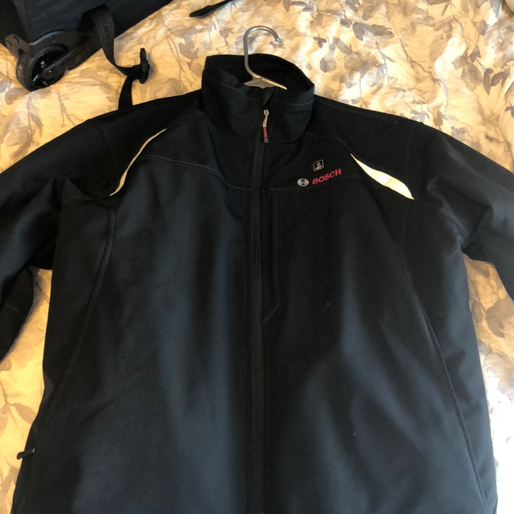 Bosch Men's 12-Volt Max Lithium-Ion Soft Shell Heated Jacket (M)